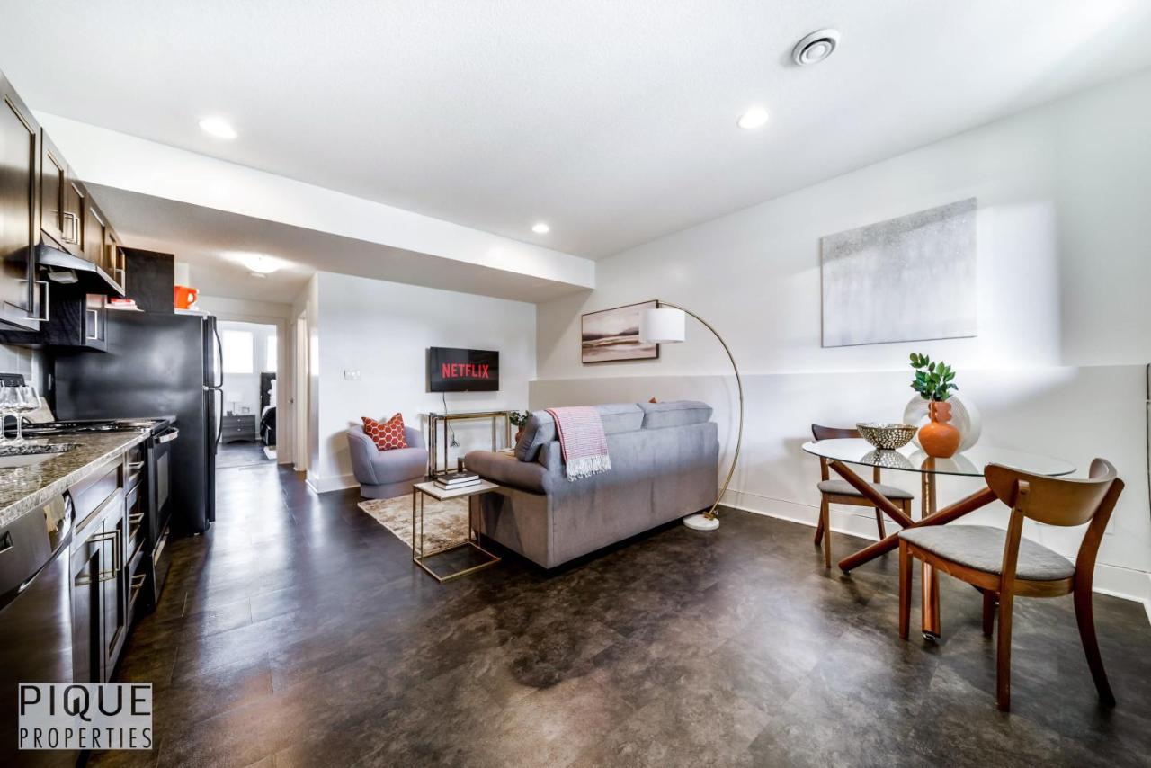 Stunning Modern Suite - King Bed - Free Parking & Netflix - Fast Wi-Fi - Long Stays Welcome Edmonton Exterior photo