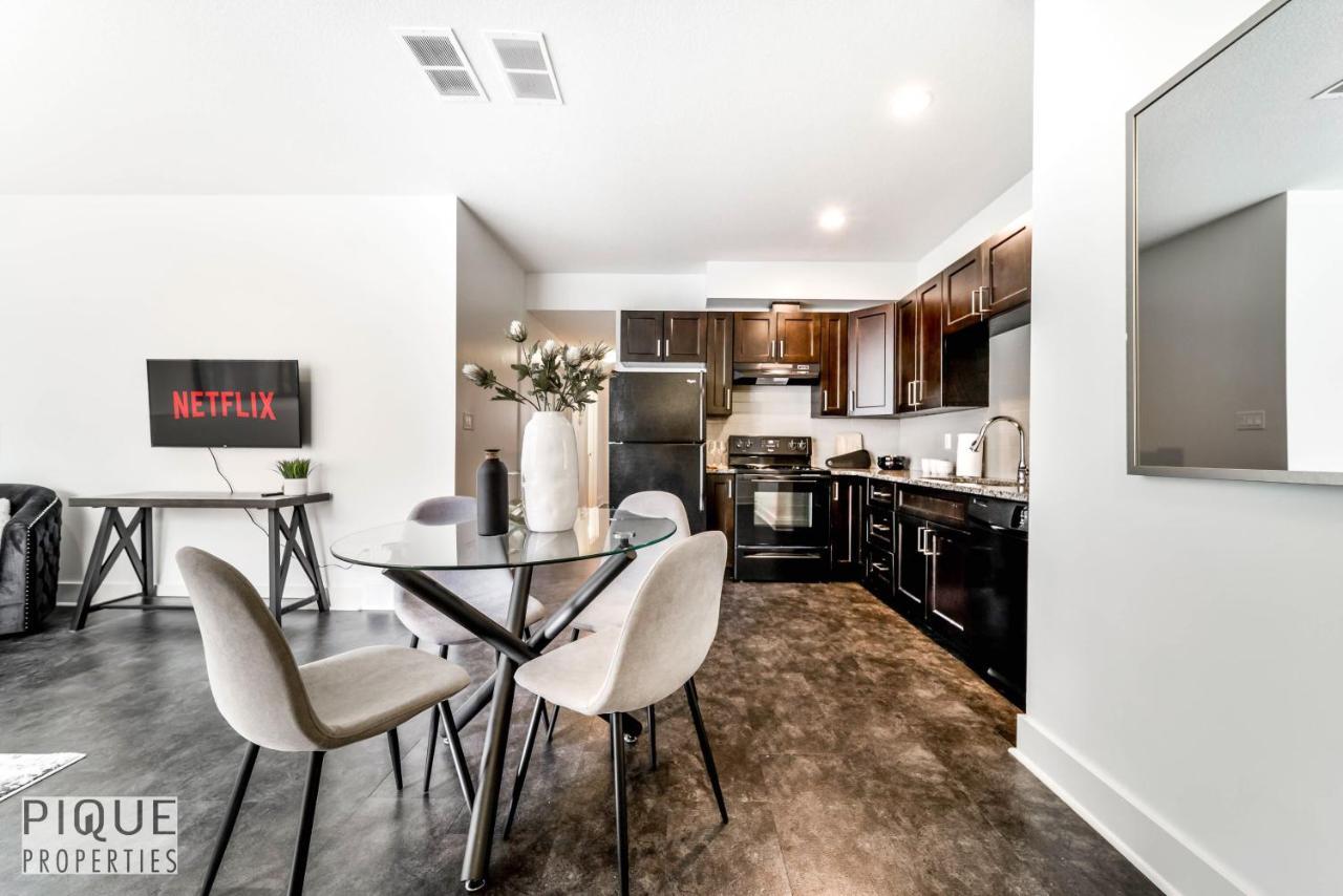Stunning Modern Suite - King Bed - Free Parking & Netflix - Fast Wi-Fi - Long Stays Welcome Edmonton Exterior photo
