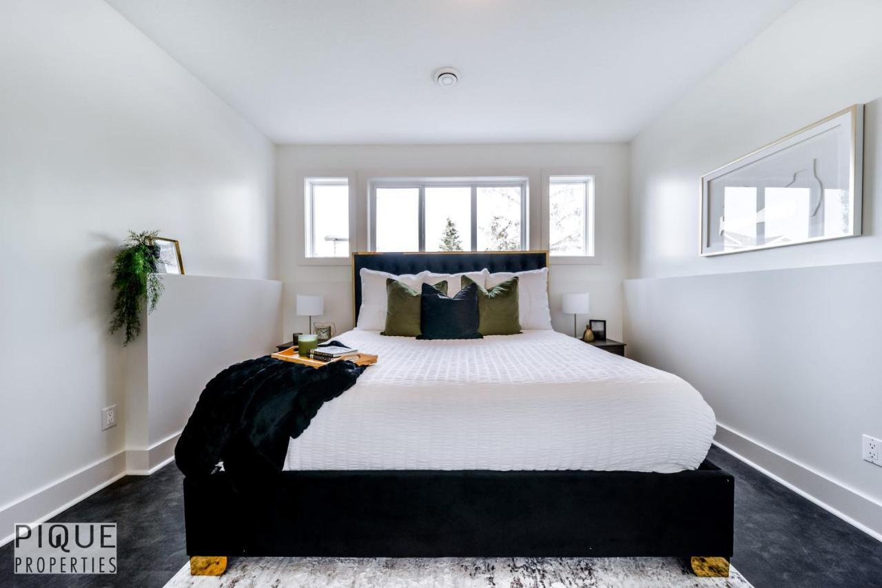 Stunning Modern Suite - King Bed - Free Parking & Netflix - Fast Wi-Fi - Long Stays Welcome Edmonton Exterior photo